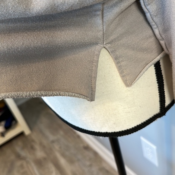 Nike Comfy Soft Cropped V Neck Gray Sweatshirt - Picture 4 of 7